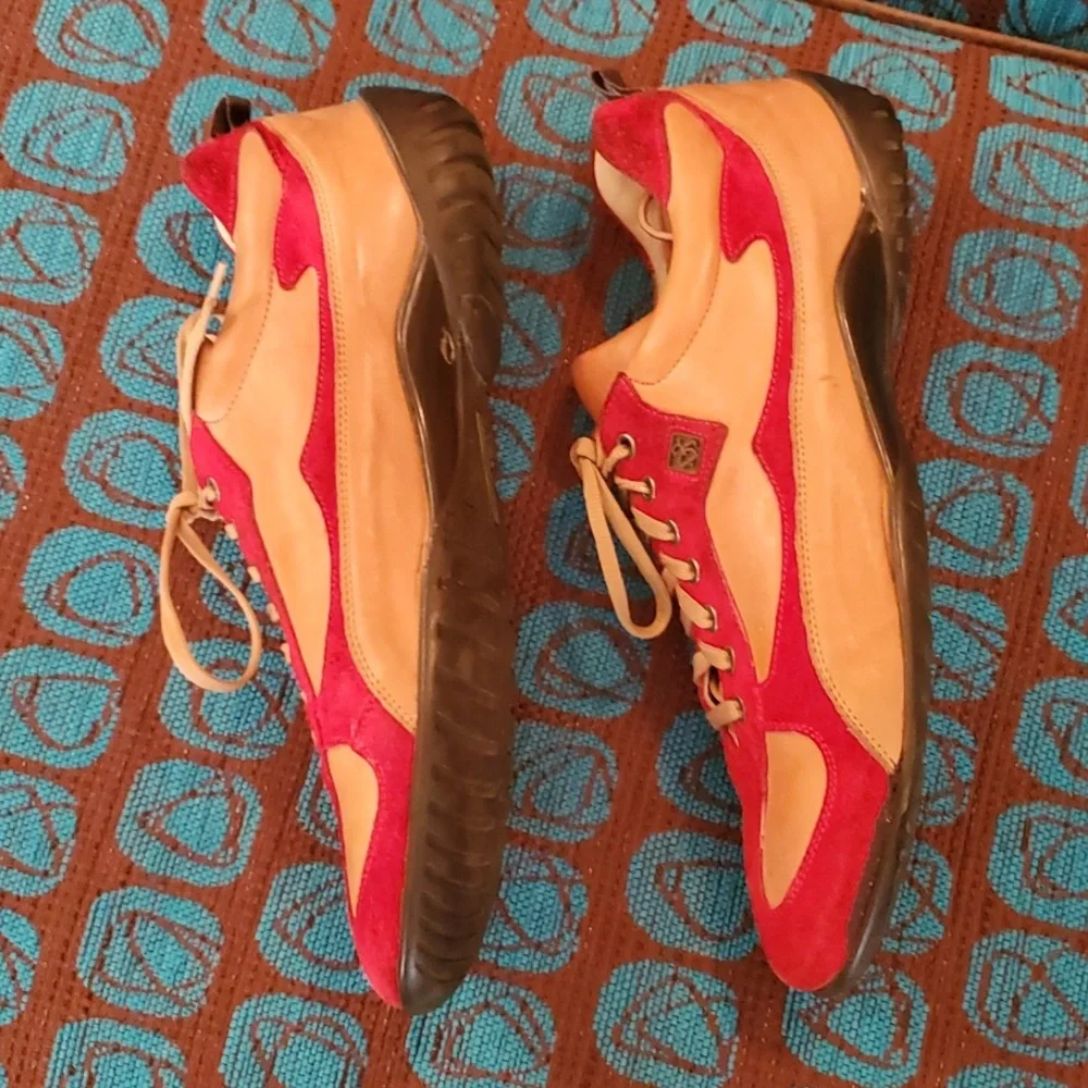 Stylish Red and Tan Men's Sneakers - Picture 6 of 16